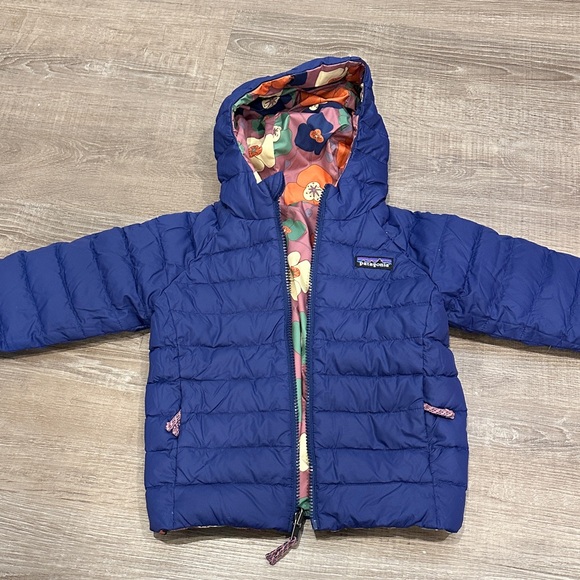 Patagonia Reversible Blue and Floral Hooded Down Jacket - Picture 3 of 4